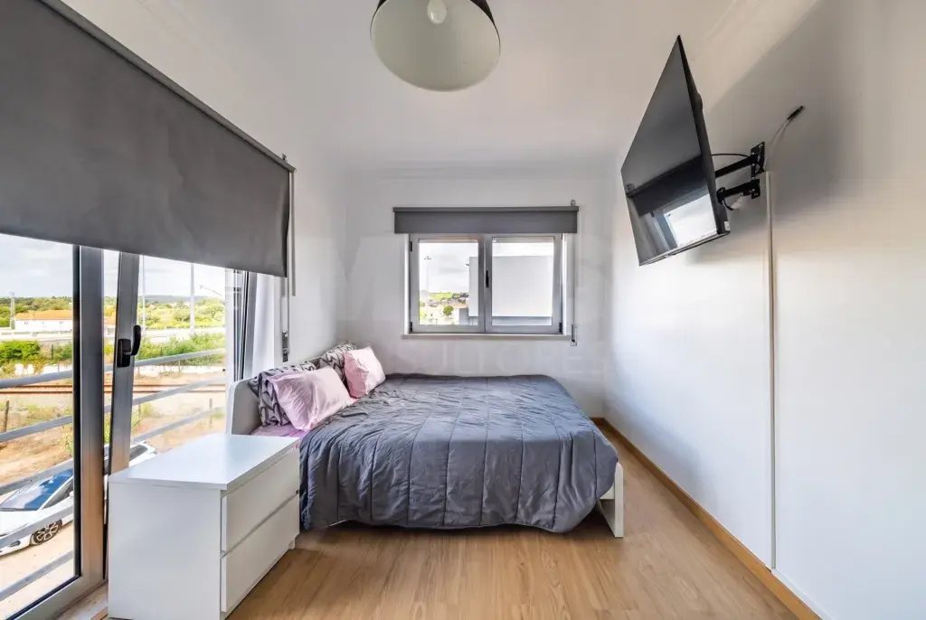 Apartamento em Santo Onofre e Serra do Bouro: Apartamento T3 Renovado com Garagem Box – Cidade Nova, Caldas da Rainha (20 de 30)