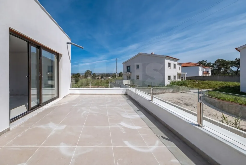 Moradia em Tornada e Salir do Porto: Moradia T3 (3 Suítes) com piscina e jardim - Salir do Porto (27 de 45)