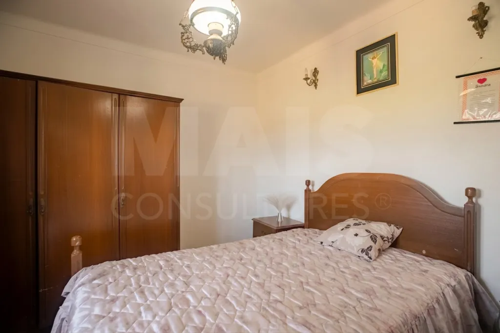 Moradia em Vidais: Quintinha T3 com 7.616 m² de terreno urbano e anexos (Casal do Rei) (14 de 38)