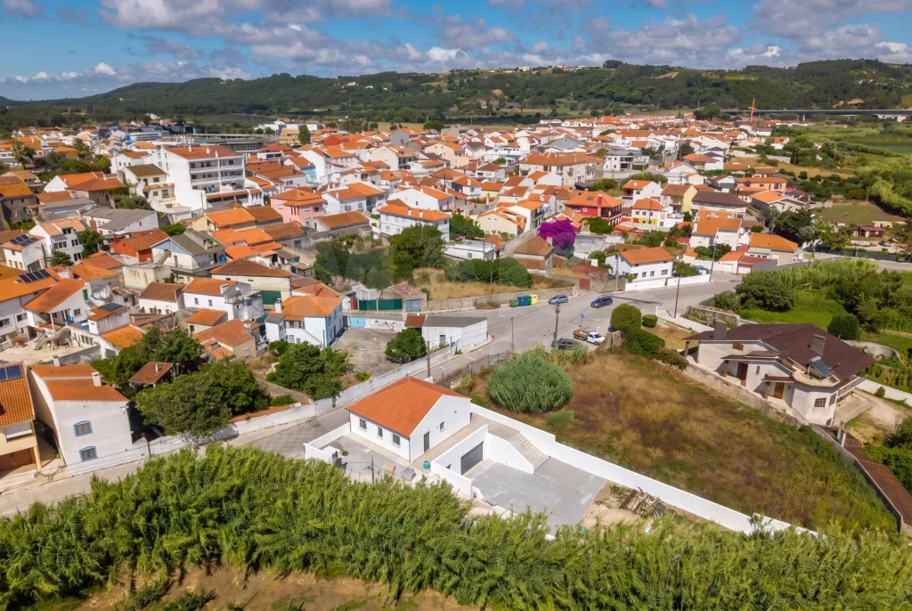 Moradia em Alfeizerão: Moradia T2+1 totalmente remodelada com garagem e sótão em Alfeizerão (30 de 31)