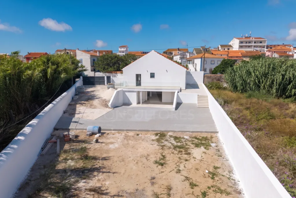 Moradia em Alfeizerão: Moradia T2+1 totalmente remodelada com garagem e sótão em Alfeizerão (31 de 31)