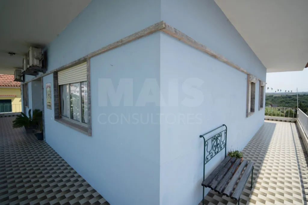 Moradia em Cadaval e Pêro Moniz: Moradia Bifamiliar no Cadaval com terreno de 1880m2 (22 de 30)