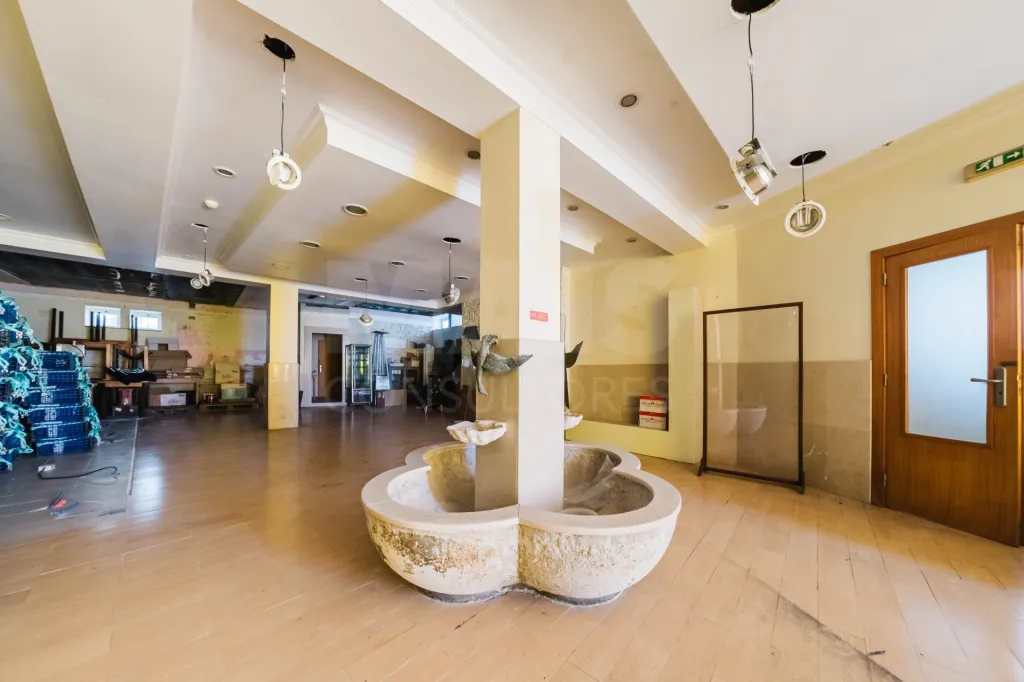 Prédio em Peniche: Prédio Exclusivo de 600 m² na Avenida Mais Prestigiada de Peniche com Vista Mar (12 de 24)