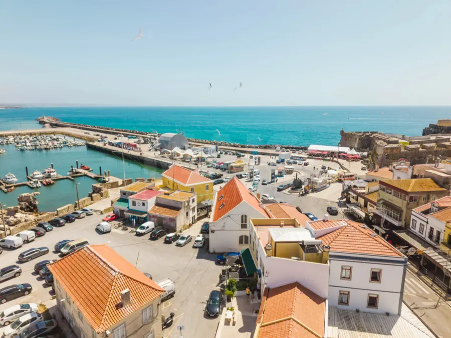 Prédio em Peniche: Prédio Exclusivo de 600 m² na Avenida Mais Prestigiada de Peniche com Vista Mar