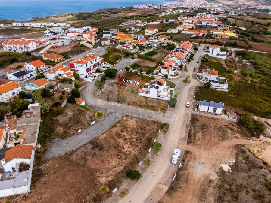 Terreno em Lourinhã e Atalaia: Lote Terreno Urbano, Construção Moradia em Banda