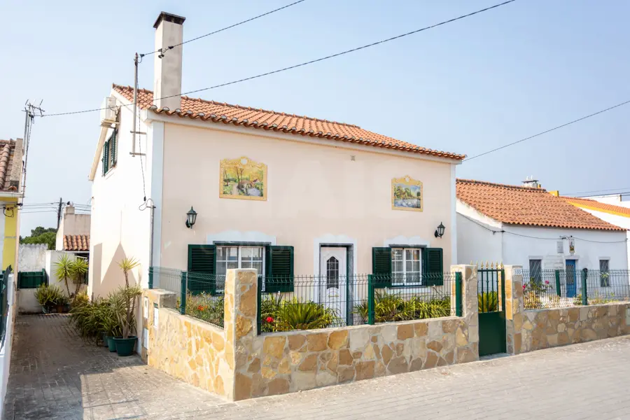 Moradia em Branca: Moradia T3 isolada com Garagem na Branca
