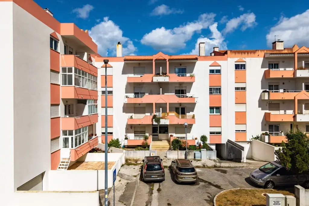 Apartamento em Santo Onofre e Serra do Bouro: Apartamento T3 Renovado com Garagem Box – Cidade Nova, Caldas da Rainha (25 de 30)