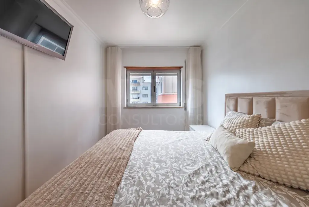 Apartamento em Santo Onofre e Serra do Bouro: Apartamento T3 Renovado com Garagem Box – Cidade Nova, Caldas da Rainha (15 de 30)
