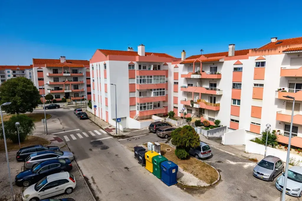 Apartamento em Santo Onofre e Serra do Bouro: Apartamento T3 Renovado com Garagem Box – Cidade Nova, Caldas da Rainha (26 de 30)